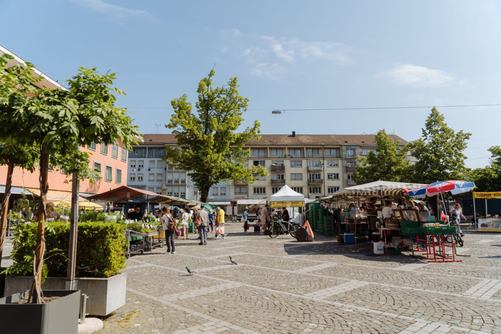 Wochenmarkt – mit frischen lokalen Spezialitäten